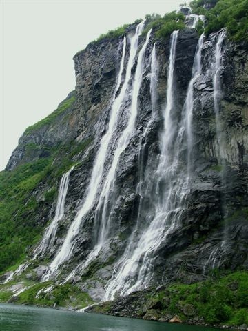 GEIRANGERFJORD__SEDEM_SESTI.JPG - GEIRANGERFJORD