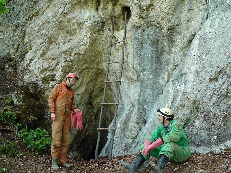 DSC00247.JPG - Bohuš a Ivan po vylezení z jaskyne Studňa