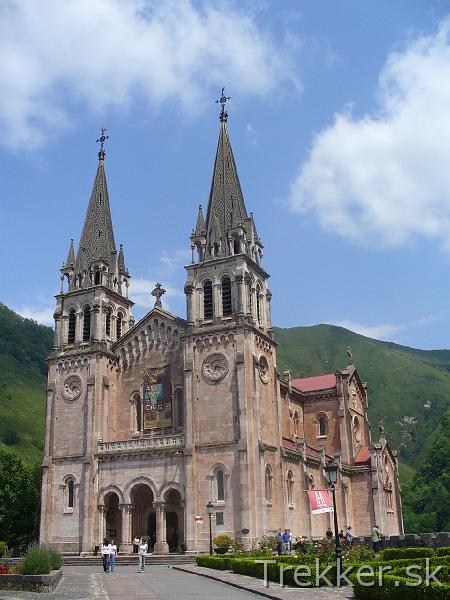 P1120319.JPG - Kostol v Covadonge